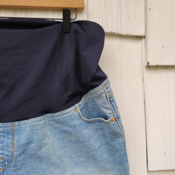 Ingrid & Isabel Maternity Denim Midi Short Crossover Panel 16 NWT - Picture 3 of 8